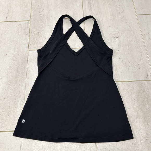 Lululemon cross back tank, worn once size 8 - Picture 2 of 3